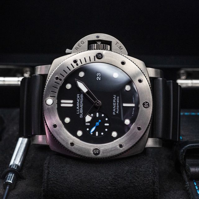 Panerai Submersible PAM01305 Image 2